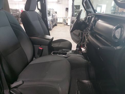 Used 2022 Jeep Gladiator Sport AWD/4WD image 10