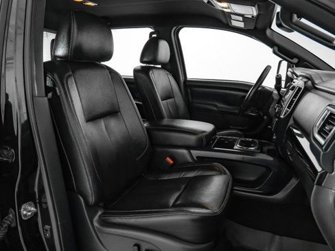 Used 2019 Nissan Titan SL w/ Midnight Edition image 32