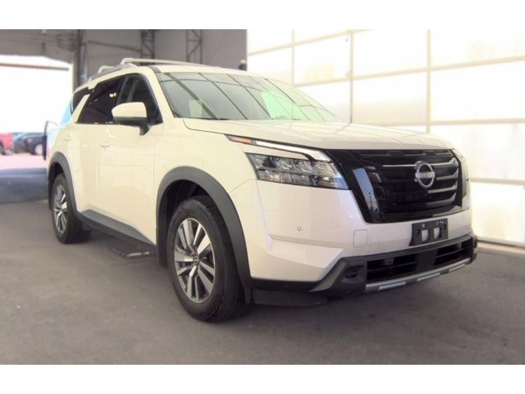 Used 2024 Nissan Pathfinder SL w/ Black Appearance Package AWD/4WD image 2
