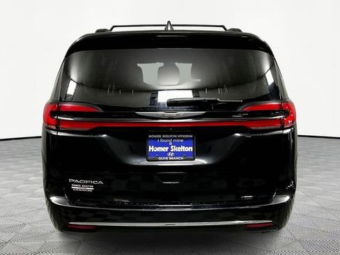 Used 2022 Chrysler Pacifica Touring-L image 4