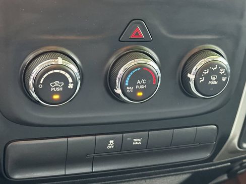 Used 2017 RAM 1500 Classic SLT RWD image 17