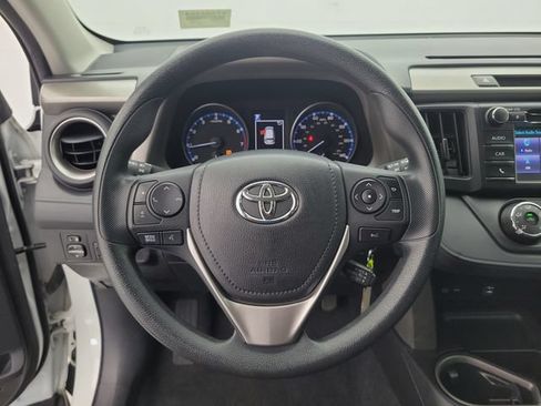 Used 2018 Toyota RAV4 LE AWD/4WD image 22