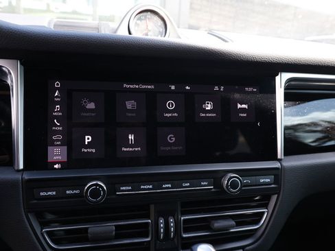 Used 2020 Porsche Macan image 32