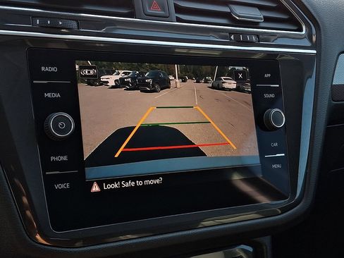 Certified 2023 Volkswagen Tiguan SE FWD image 17
