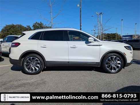 Used 2022 Lincoln Nautilus Reserve image 3