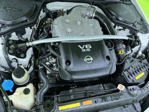 Used 2005 Nissan 350Z Touring RWD image 28