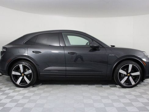 Used 2025 Porsche Macan 4 Electric image 8