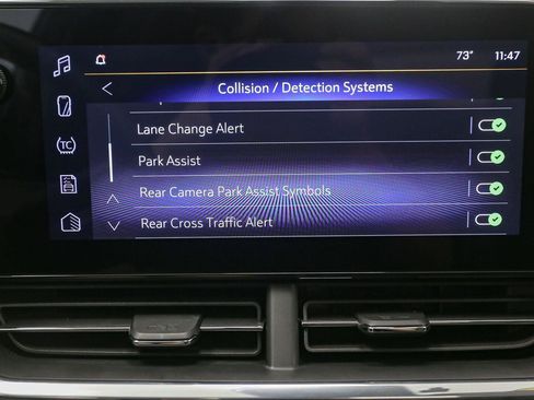 Used 2025 Chevrolet Trax ACTIV w/ Sunroof Package FWD image 28
