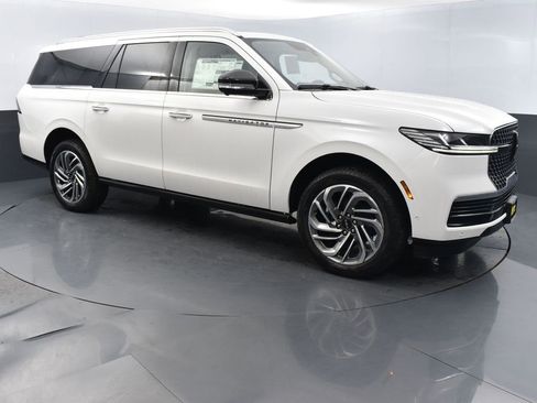 New 2025 Lincoln Navigator L Reserve image 6