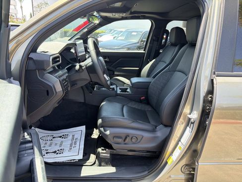 Used 2025 Toyota Tacoma TRD Off-Road w/ TRD Off Road Premium Package AWD/4WD image 19