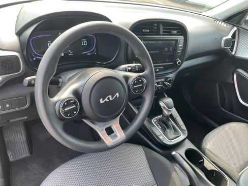 Used 2025 Kia Soul LX FWD image 14