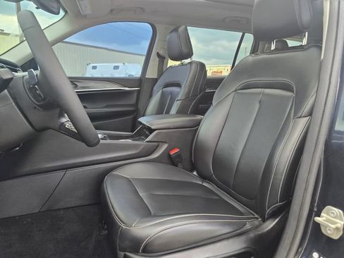 Used 2023 Jeep Grand Cherokee L Limited AWD/4WD image 11