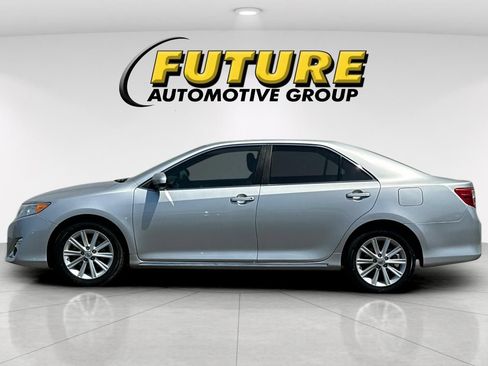 Used 2014 Toyota Camry XLE w/ Leather Package FWD image 7