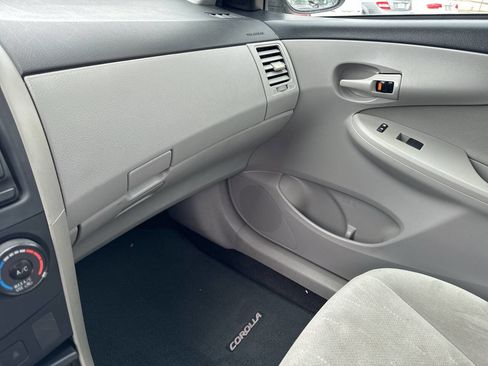 Used 2013 Toyota Corolla L FWD image 15