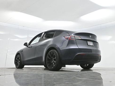 Used 2021 Tesla Model Y Long Range image 52
