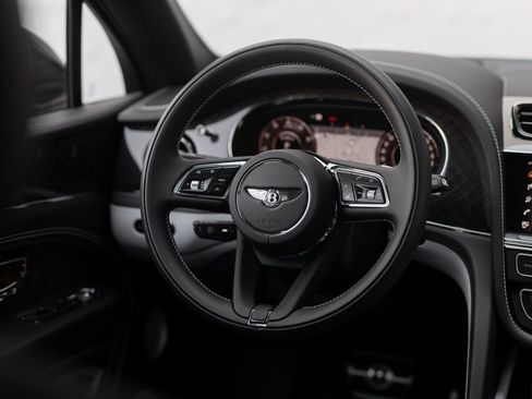 Used 2025 Bentley Bentayga S image 41