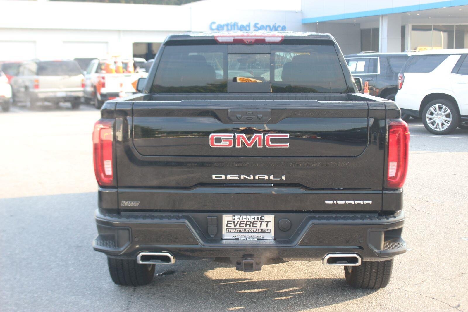 Used 2025 GMC Sierra 1500 Denali w/ Denali Reserve Package AWD/4WD image 5
