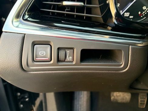 Used 2021 Cadillac XT6 Premium Luxury image 24