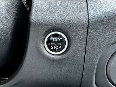 Used 2024 Nissan Frontier SL image 33