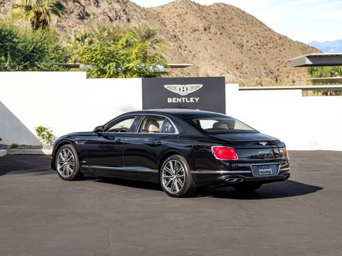 Certified 2022 Bentley Flying Spur image 3
