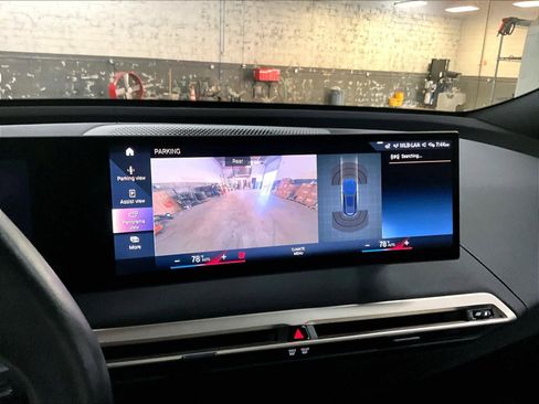 Used 2023 BMW iX xDrive50 image 22