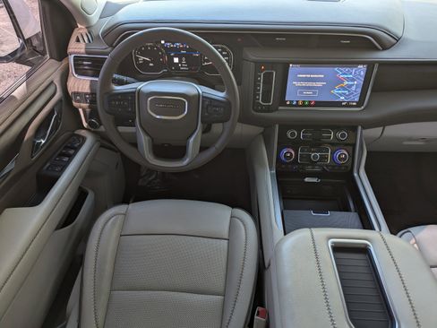 Used 2021 GMC Yukon Denali w/ Denali Ultimate Package image 16