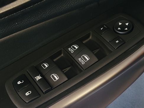 Used 2022 Jeep Cherokee Limited AWD/4WD image 27