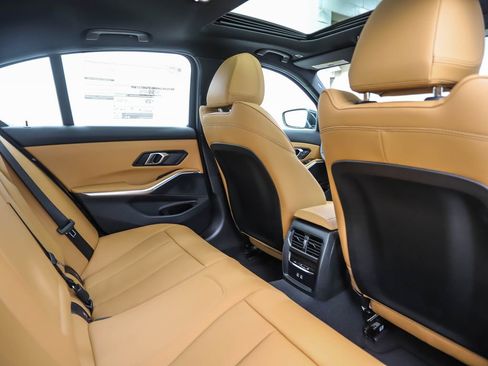 Used 2025 BMW 330i xDrive Sedan w/ Premium Package image 24