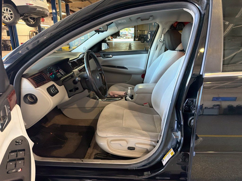 Used 2011 Chevrolet Impala LT FWD image 6