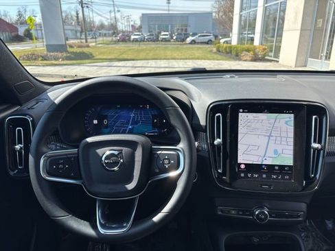 Used 2025 Volvo XC40 B5 Plus AWD/4WD image 21
