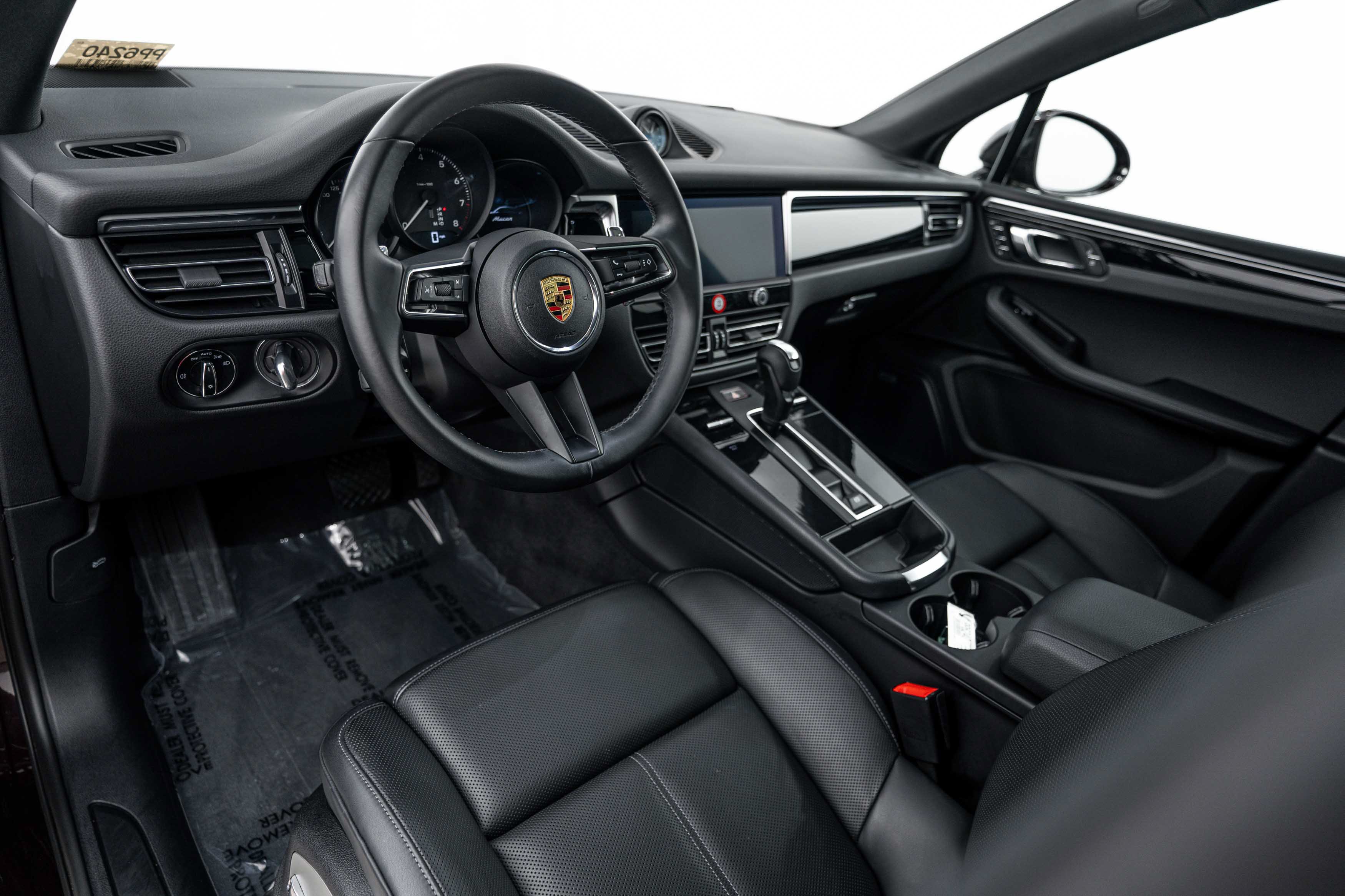 Certified 2023 Porsche Macan AWD/4WD image 4