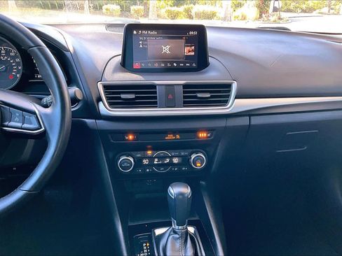 Used 2018 MAZDA MAZDA3 Touring image 7