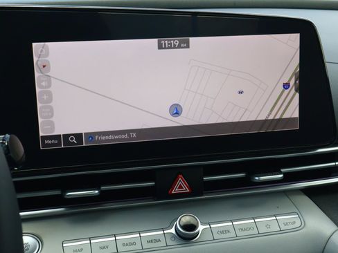 Used 2024 Hyundai Elantra Limited FWD image 23