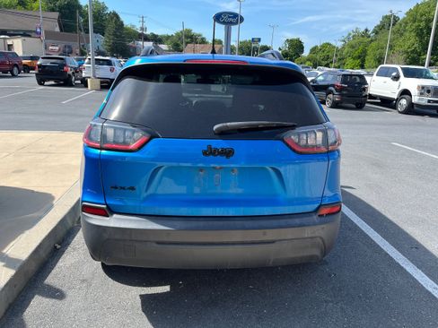 Used 2020 Jeep Cherokee Latitude Plus AWD/4WD image 5
