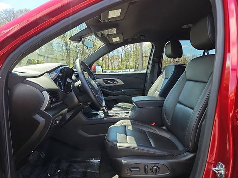 Used 2023 Chevrolet Traverse LT AWD/4WD image 13