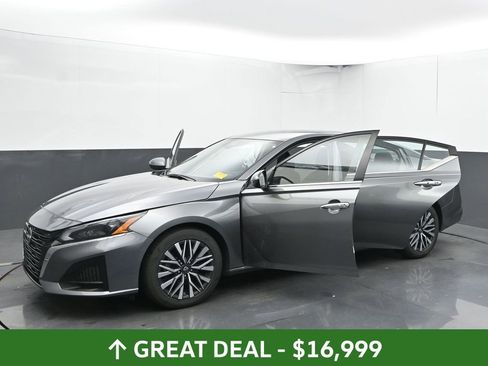Used 2023 Nissan Altima 2.5 SV image 53