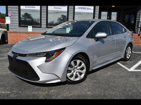 Used 2022 Toyota Corolla LE image 1