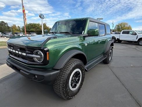 New 2025 Ford Bronco Outer Banks w/ Sasquatch Package image 1