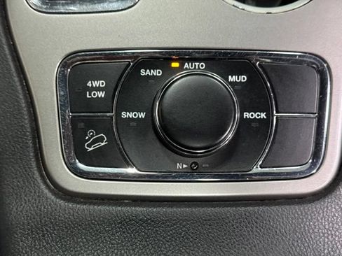 Used 2019 Jeep Grand Cherokee Altitude AWD/4WD image 21