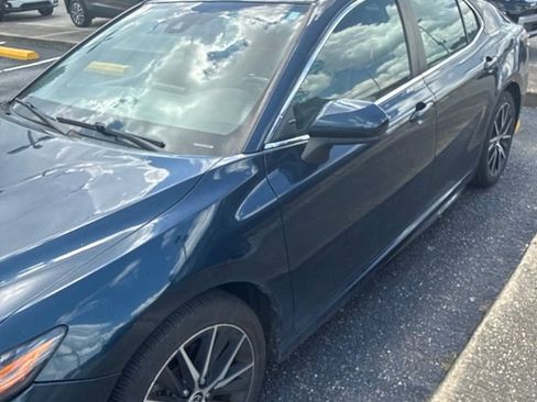 Used 2021 Toyota Camry SE FWD image 1