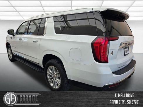 Used 2024 GMC Yukon XL SLT image 3