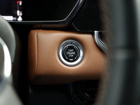 Used 2023 GMC Canyon AT4 image 19