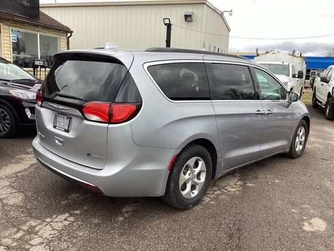 Used 2018 Chrysler Pacifica Touring Plus FWD image 12