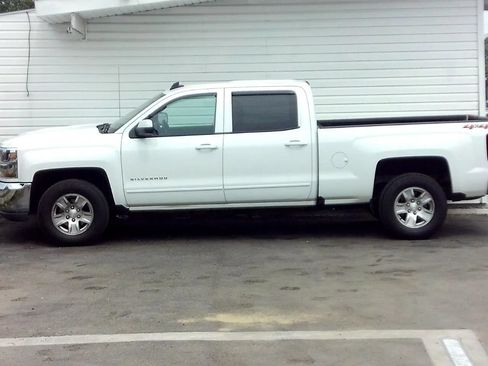 Used 2018 Chevrolet Silverado 1500 LT w/ Trailering Package AWD/4WD image 2