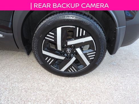 Used 2025 Nissan Kicks SV image 11