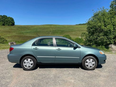 Used 2005 Toyota Corolla CE FWD image 2