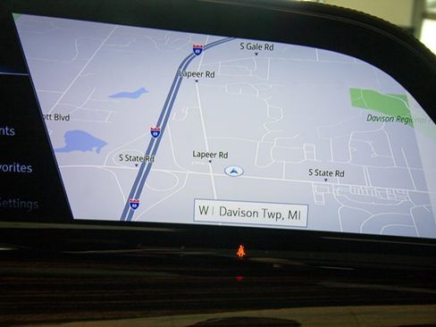 Used 2023 Cadillac Escalade Premium Luxury image 16