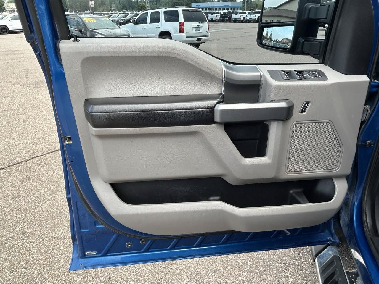 Used 2018 Ford F150 XLT w/ Equipment Group 302A Luxury AWD/4WD image 14