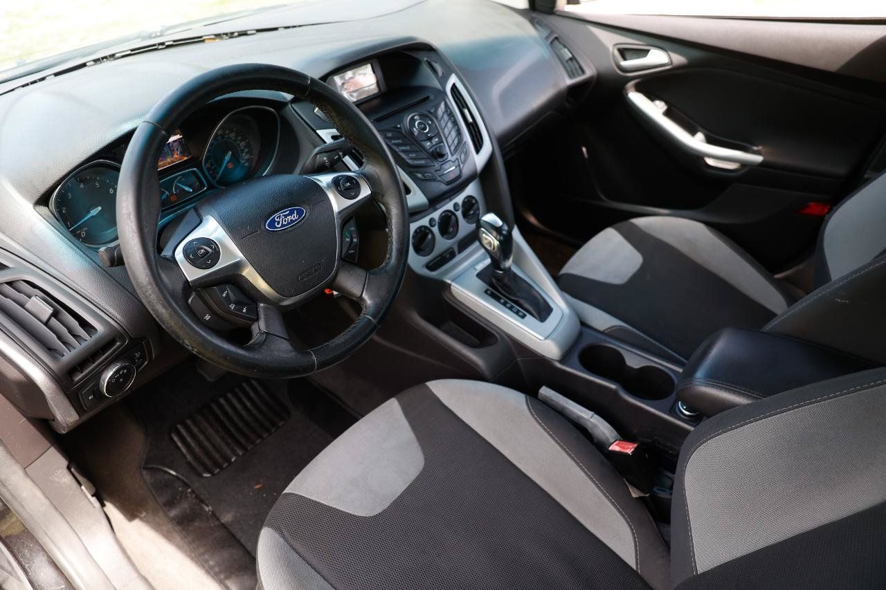 Used 2012 Ford Focus SE FWD image 4