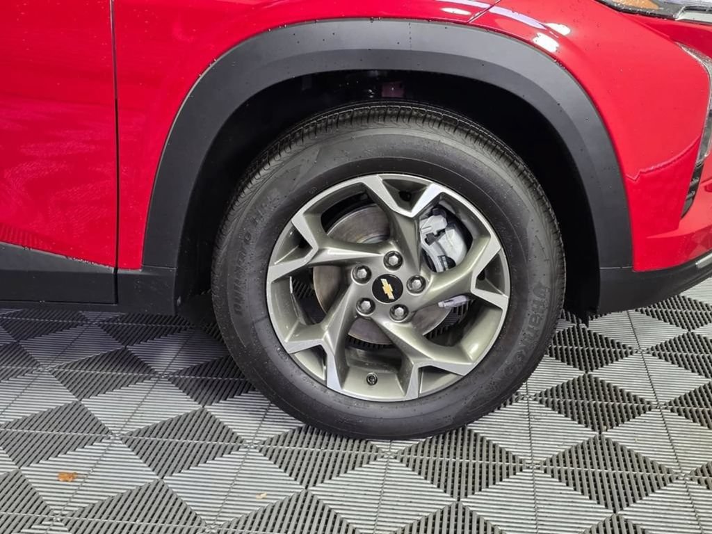 Used 2026 Chevrolet Trax LT w/ Driver Confidence Package FWD image 9